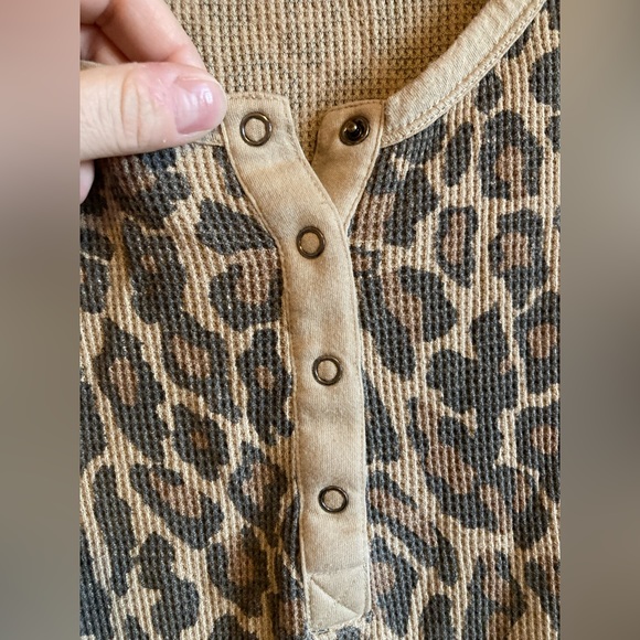 Splendid Leopard Thermal top • Size Small • EUC • cute! Sexy top 👏😍🐆 - Picture 7 of 11